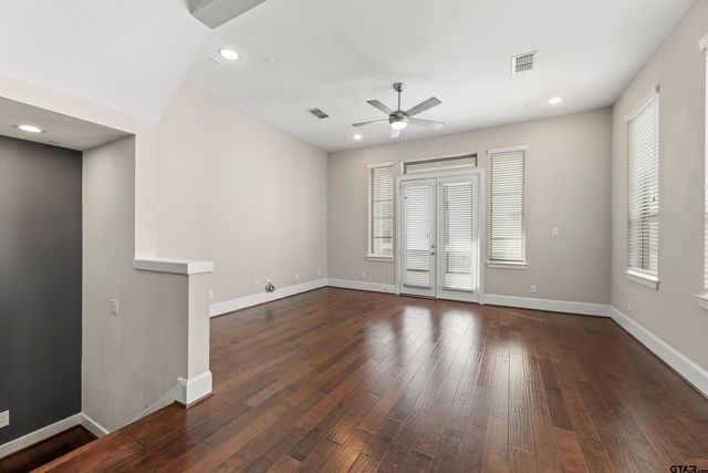 5469 Larkin Street, Houston, TX 77008