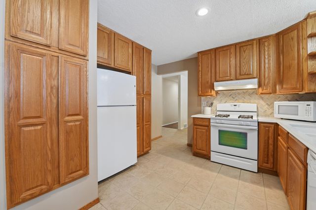 5141 Brooks Circle SE, Prior Lake, MN 55372