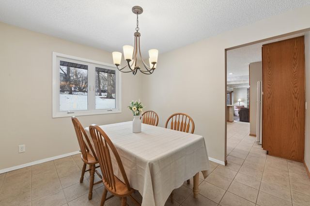 5141 Brooks Circle SE, Prior Lake, MN 55372