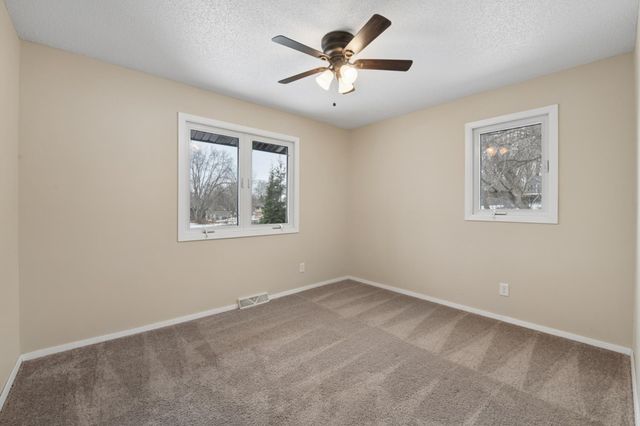 5141 Brooks Circle SE, Prior Lake, MN 55372