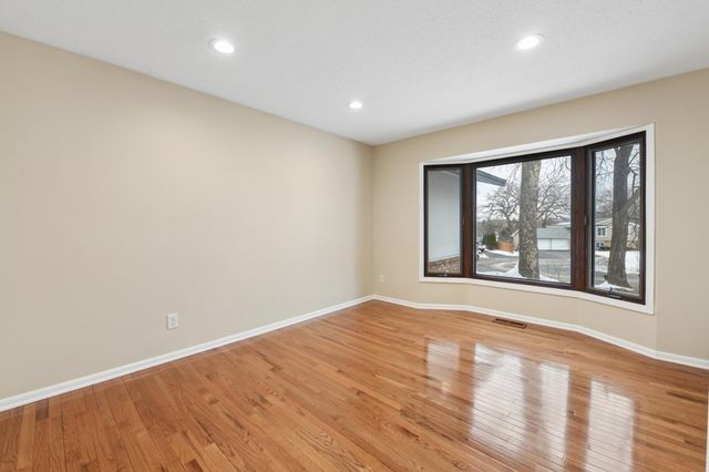 5141 Brooks Circle SE, Prior Lake, MN 55372