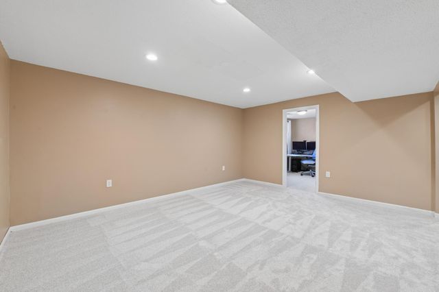 5141 Brooks Circle SE, Prior Lake, MN 55372