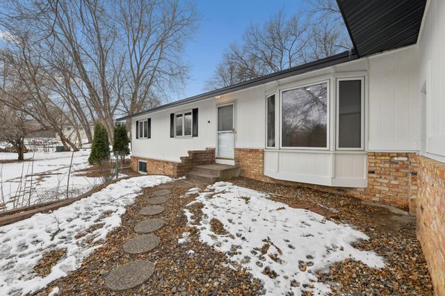 5141 Brooks Circle SE, Prior Lake, MN 55372