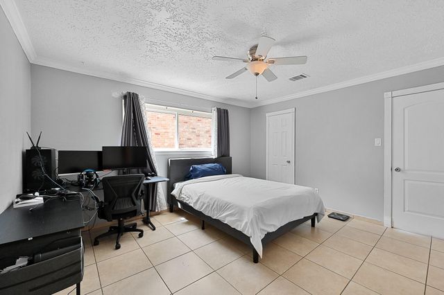 12714 Huntington Field Drive, Houston, TX 77099