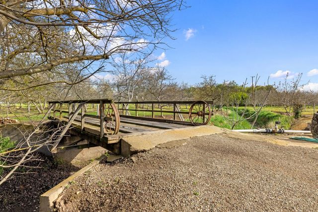 19909 E. Comstock Rd, Linden, CA 95236