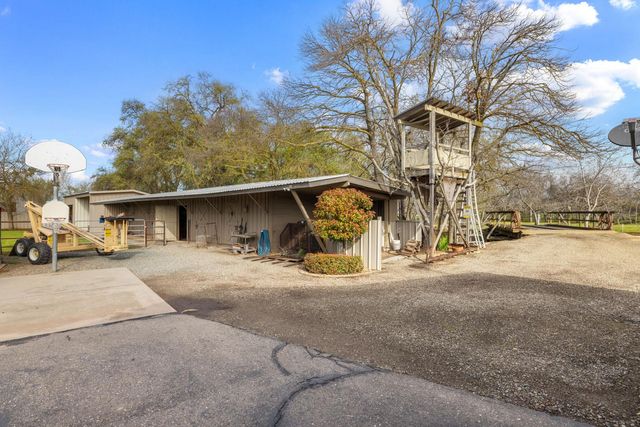 19909 E. Comstock Rd, Linden, CA 95236