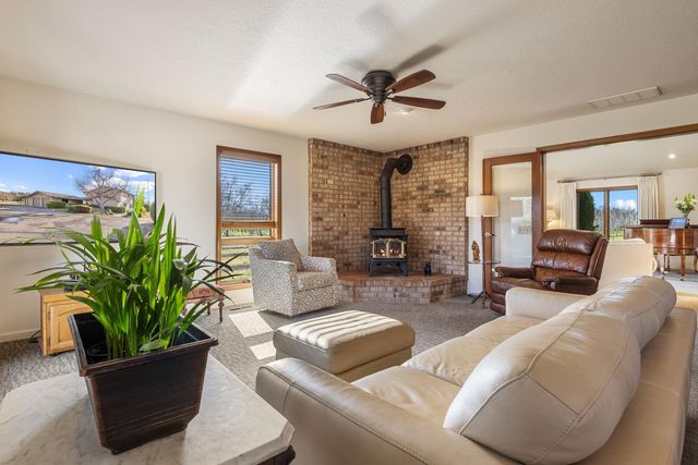 19909 E. Comstock Rd, Linden, CA 95236