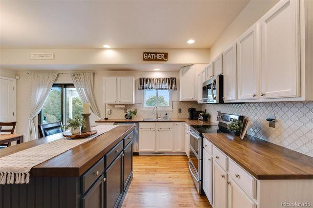 9509 Bur Oak Lane, Colorado Springs, CO 80925