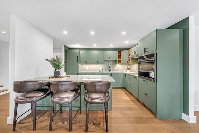 935 Washington St 8, Newton, MA 02460