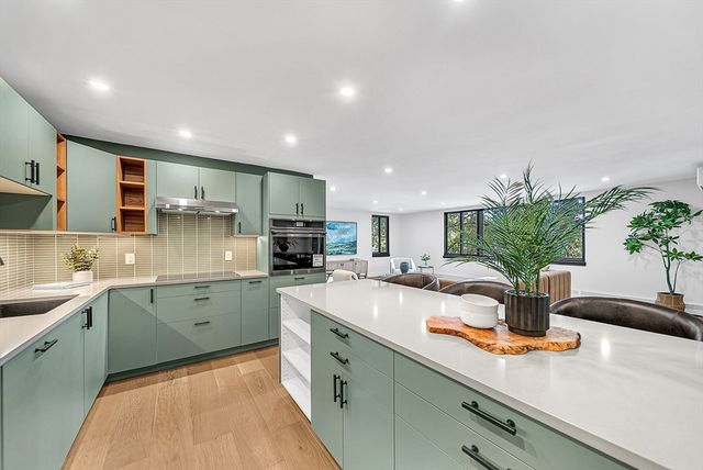 935 Washington St 8, Newton, MA 02460