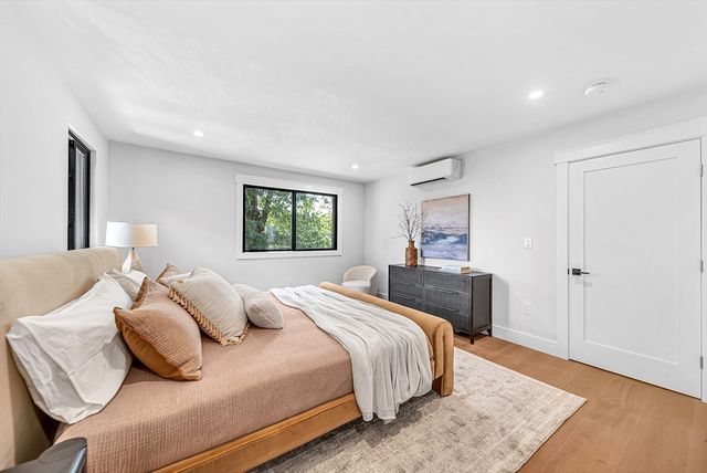 935 Washington St 8, Newton, MA 02460