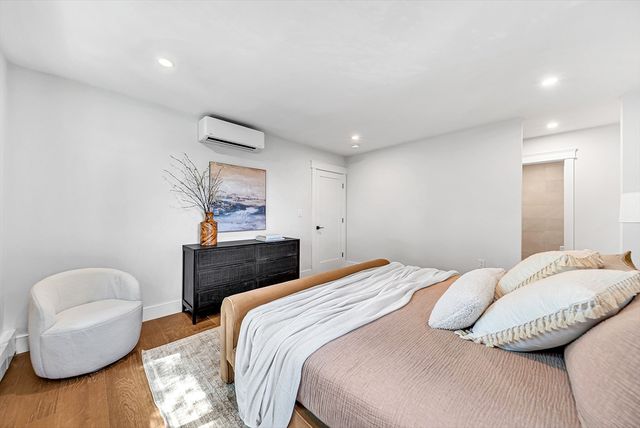 935 Washington St 8, Newton, MA 02460