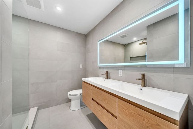 935 Washington St 8, Newton, MA 02460