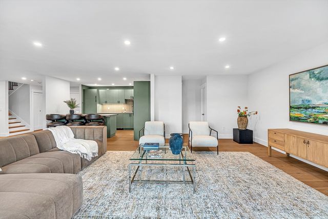 935 Washington St 8, Newton, MA 02460