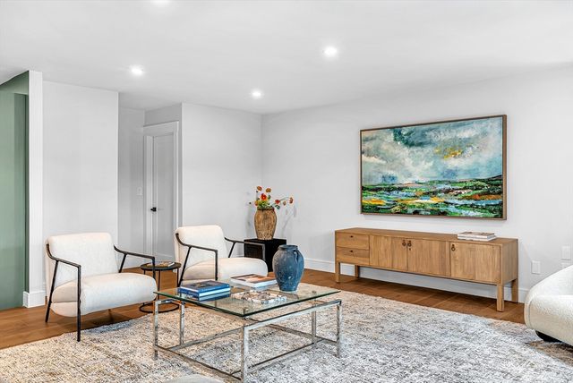 935 Washington St 8, Newton, MA 02460