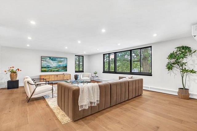 935 Washington St 8, Newton, MA 02460