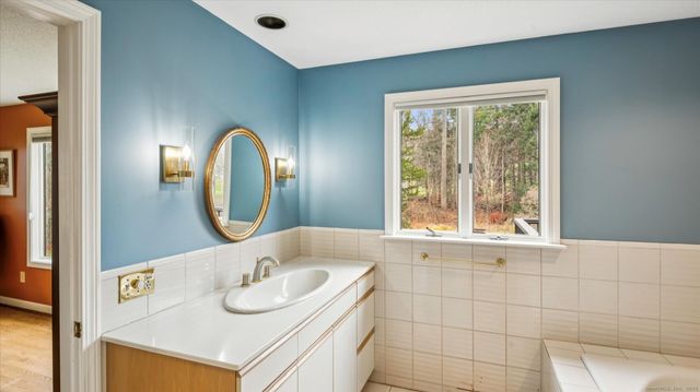 63 Duncaster Road, Bloomfield, CT 06002