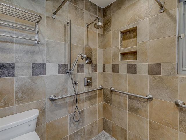 1200 NE 5th Street, Moore, OK 73160