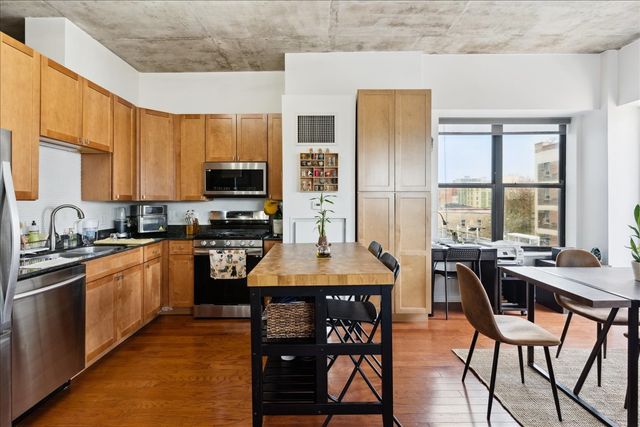 1122 W Catalpa Avenue 502, Chicago, IL 60640