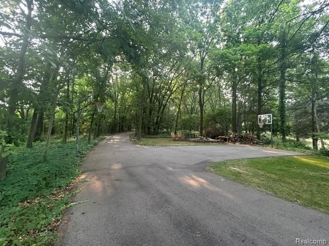 1510 Milford Hills Drive, Milford, MI 48381