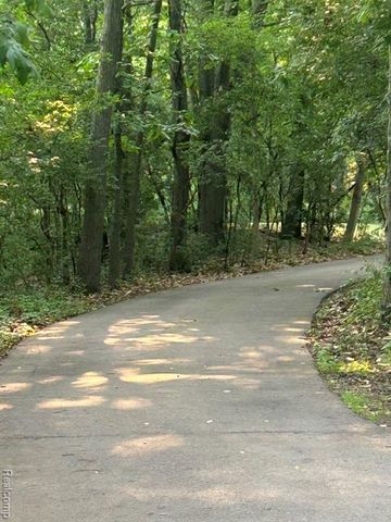 1510 Milford Hills Drive, Milford, MI 48381