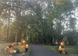 1510 Milford Hills Drive, Milford, MI 48381