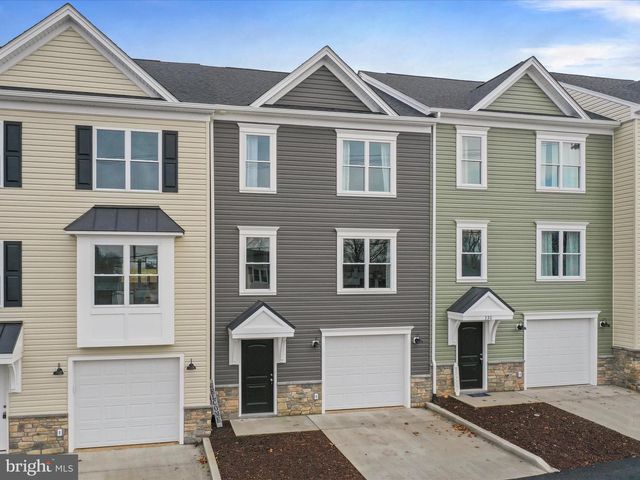 328 11TH ST W, Front Royal, VA 22630