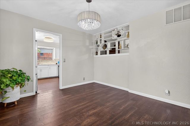 725 Kenwood Drive, Bartlesville, OK 74006