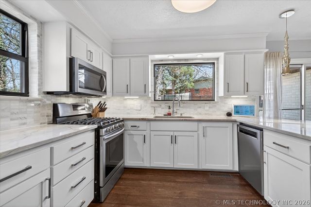725 Kenwood Drive, Bartlesville, OK 74006
