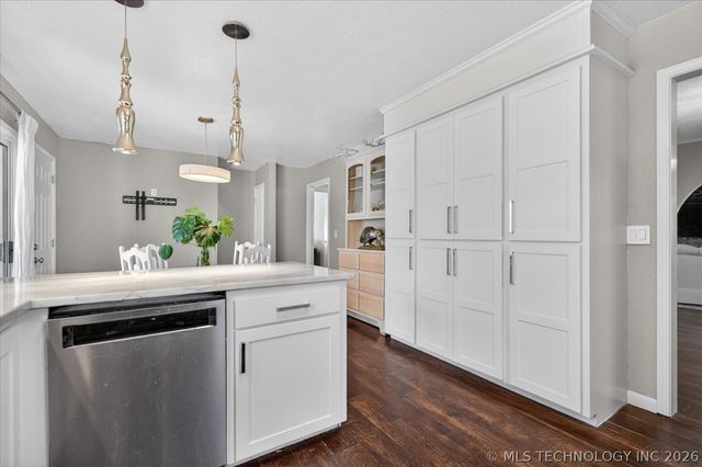 725 Kenwood Drive, Bartlesville, OK 74006
