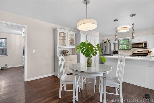 725 Kenwood Drive, Bartlesville, OK 74006