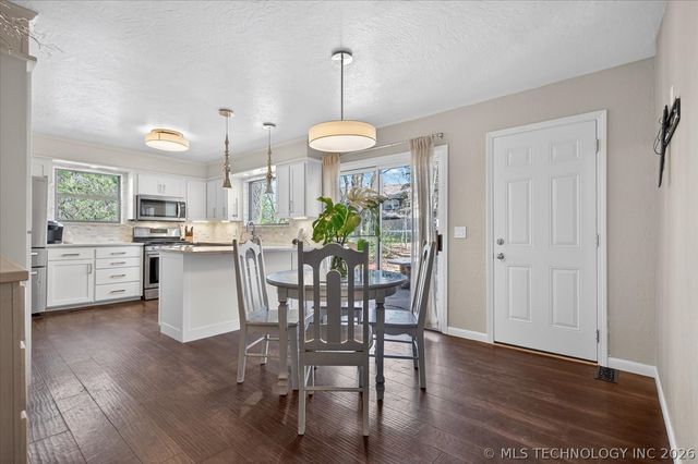 725 Kenwood Drive, Bartlesville, OK 74006