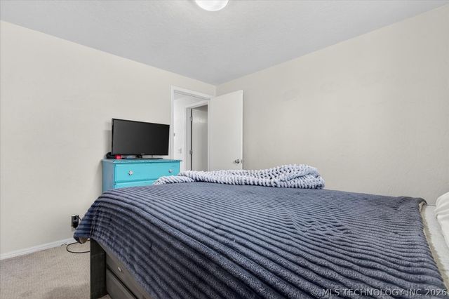 725 Kenwood Drive, Bartlesville, OK 74006