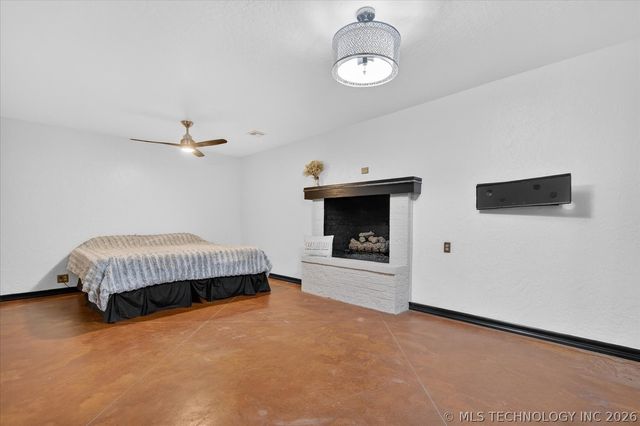 725 Kenwood Drive, Bartlesville, OK 74006