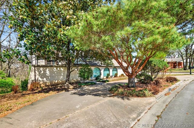 725 Kenwood Drive, Bartlesville, OK 74006