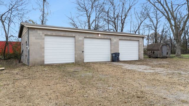 8206 E 530 Road, Claremore, OK 74019