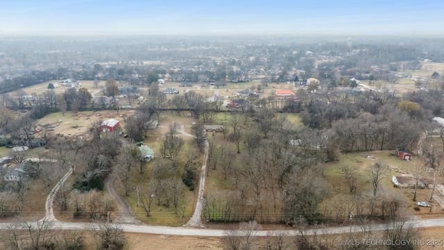 8206 E 530 Road, Claremore, OK 74019