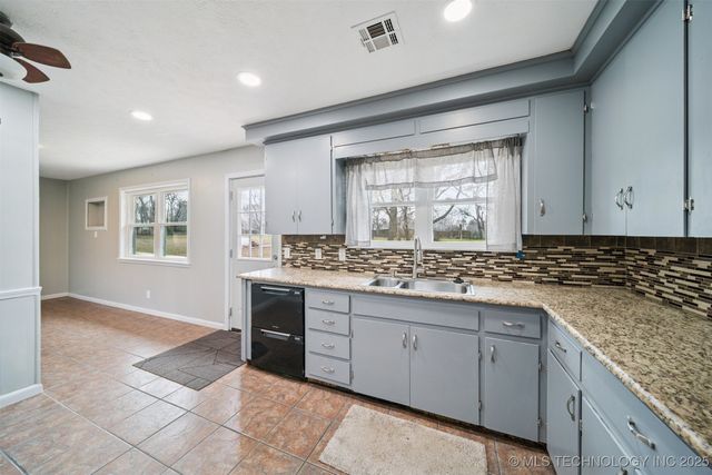 8206 E 530 Road, Claremore, OK 74019