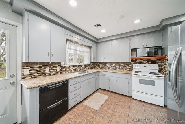 8206 E 530 Road, Claremore, OK 74019