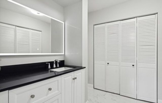 1301 N Western Avenue 231, Lake Forest, IL 60045