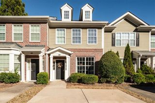 2064 Del Lago NW Circle 10, Kennesaw, GA 30152