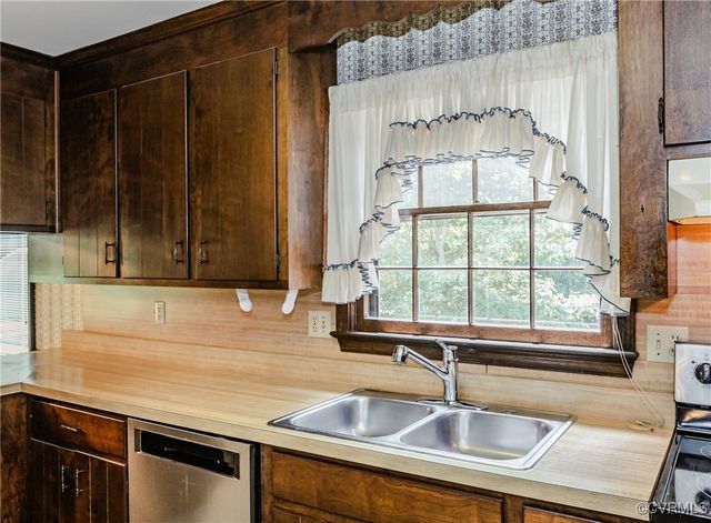 4320 Dunraven Rd, Chesterfield, VA 23236