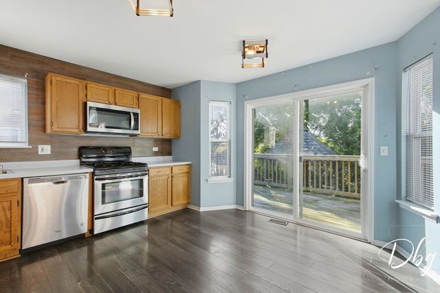 60 W Dahlia Lane, Round Lake Beach, IL 60073