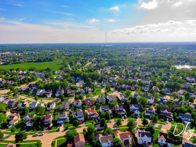 60 W Dahlia Lane, Round Lake Beach, IL 60073