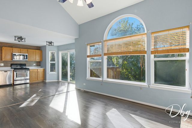 60 W Dahlia Lane, Round Lake Beach, IL 60073