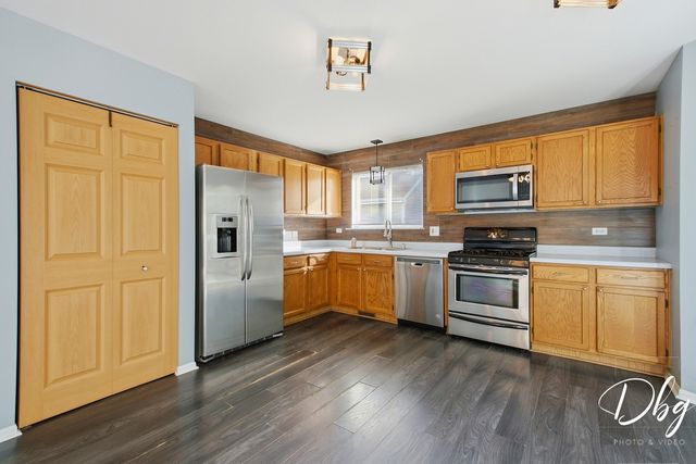 60 W Dahlia Lane, Round Lake Beach, IL 60073