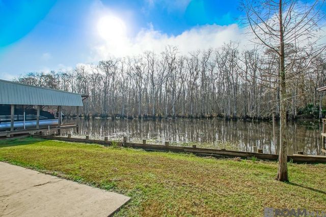 23340 Chene Blanc Ln, Maurepas, LA 70449