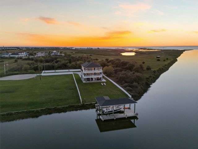 3900 Galleon, Galveston, TX 77554