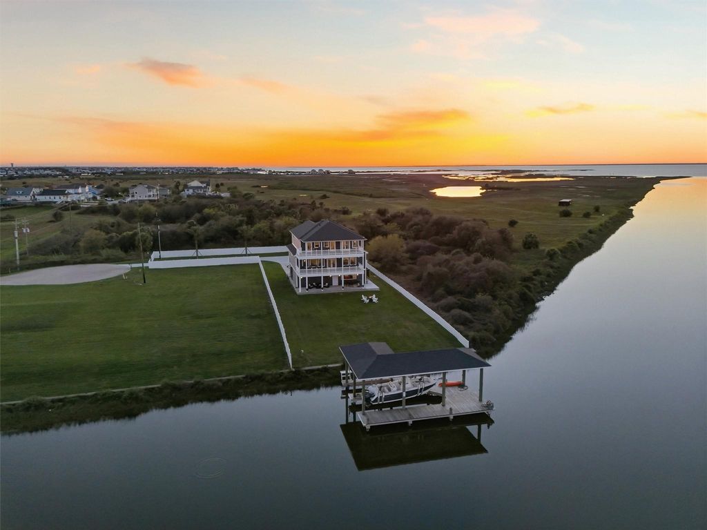 3900 Galleon, Galveston, TX 77554