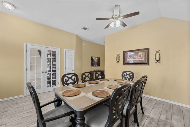 6721 Tudor Dr, Corpus Christi, TX 78414